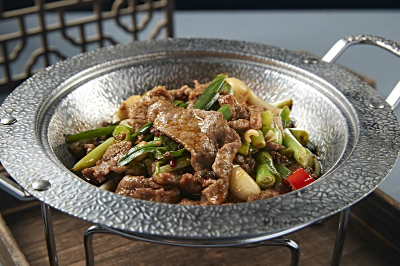 香锅蒜子蒜薹米椒烩黄牛肉