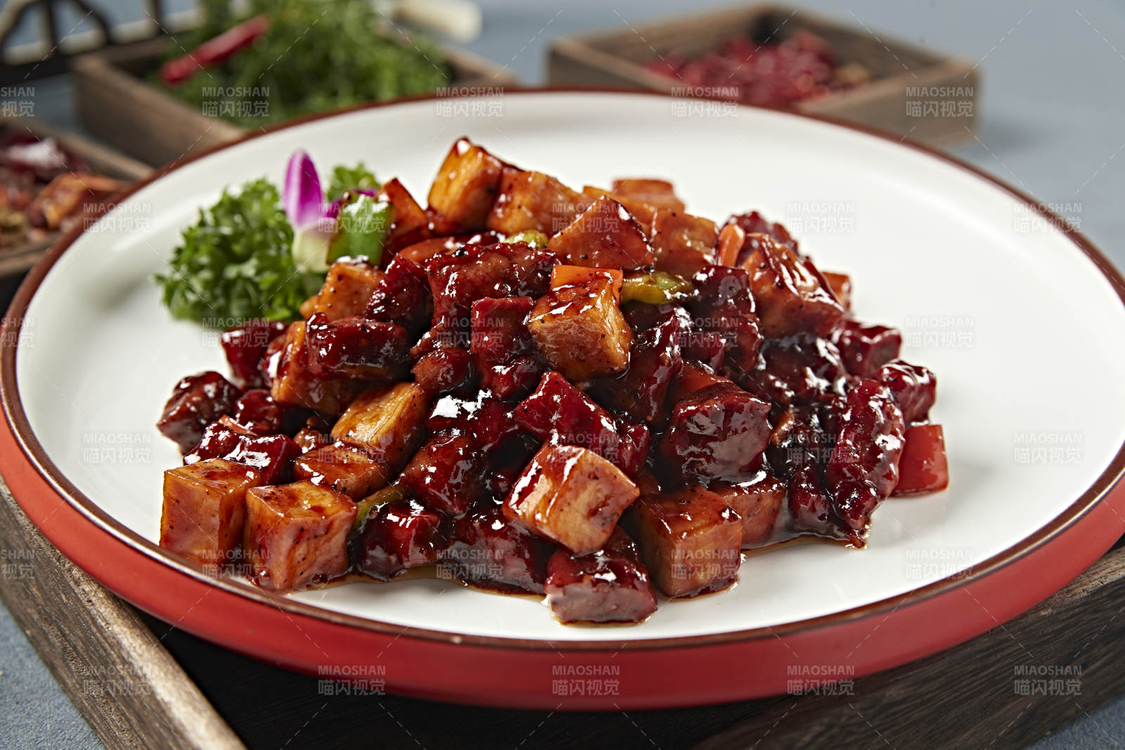 酱爆杏鲍菇牛仔粒-摄影图