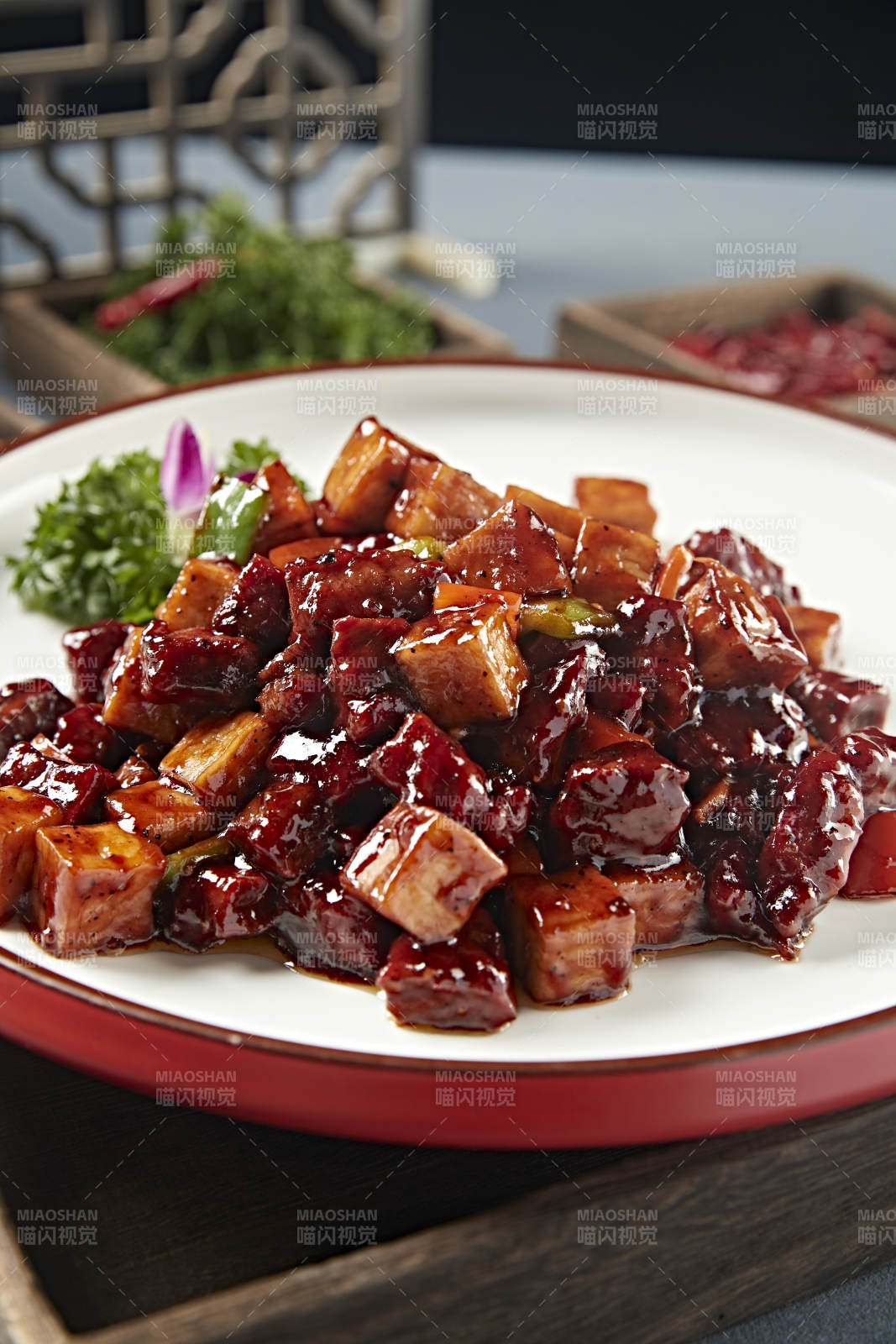 酱爆杏鲍菇牛仔粒-摄影图