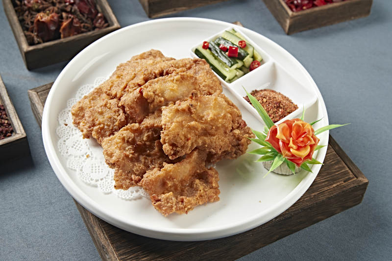 裹粉油炸豬五花肉酥肉