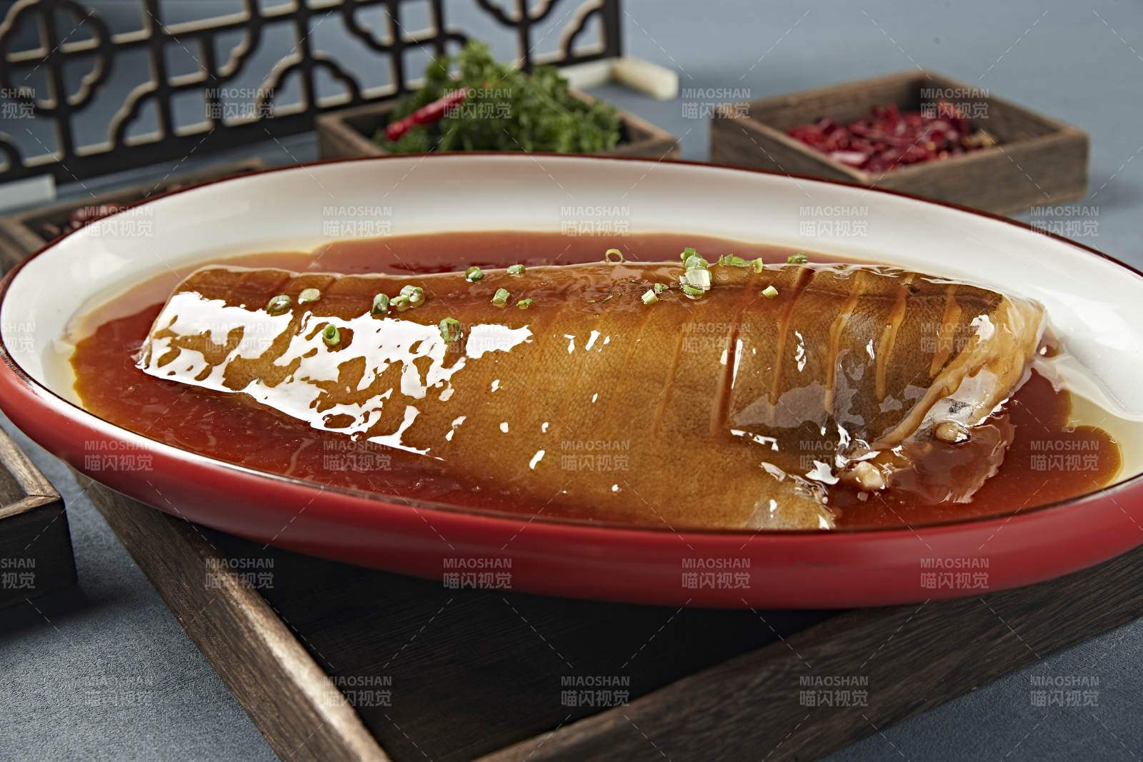 浇汁红烧鲽鱼身
