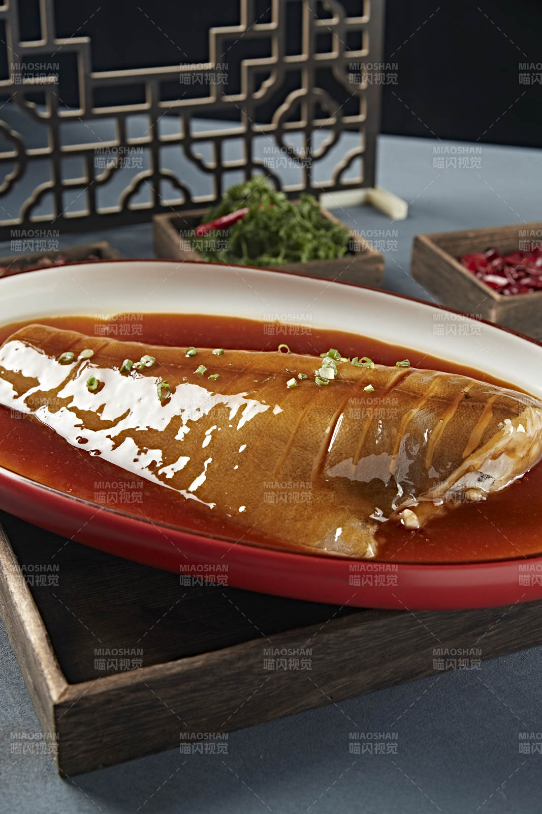 浇汁红烧鲽鱼身