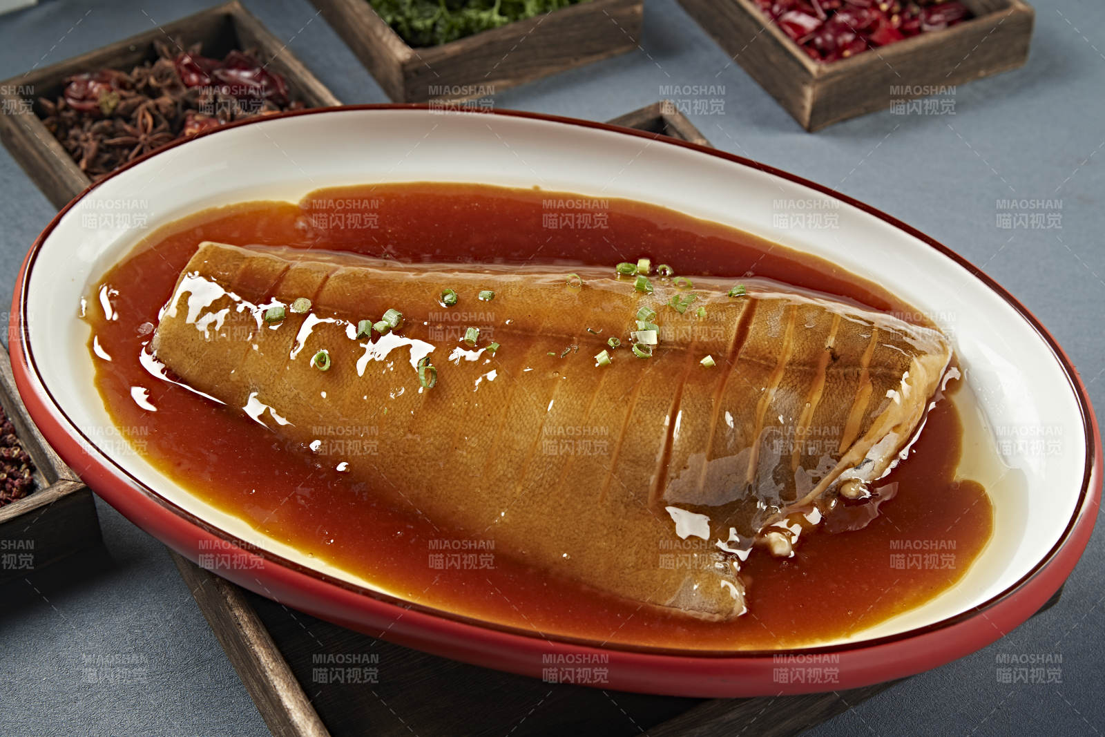 浇汁红烧鲽鱼身