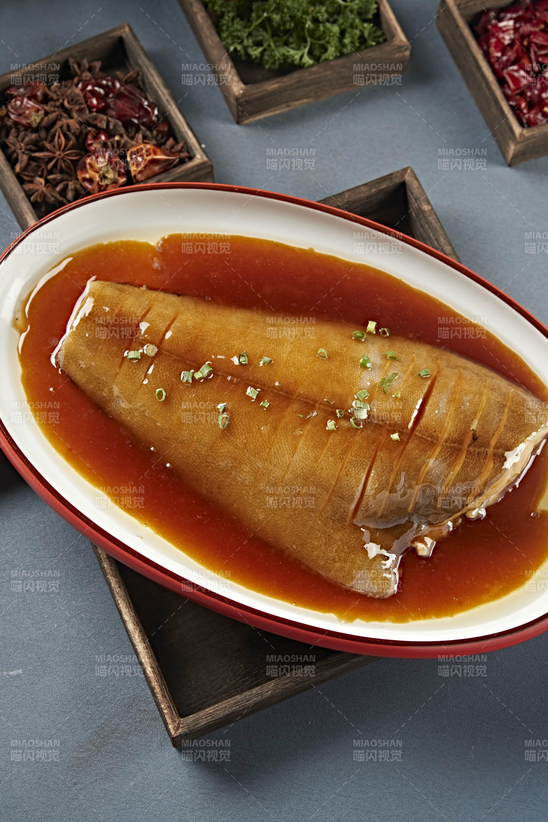 浇汁红烧鲽鱼身