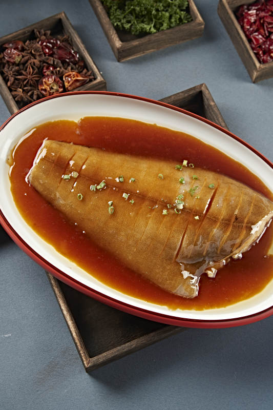 浇汁红烧鲽鱼身