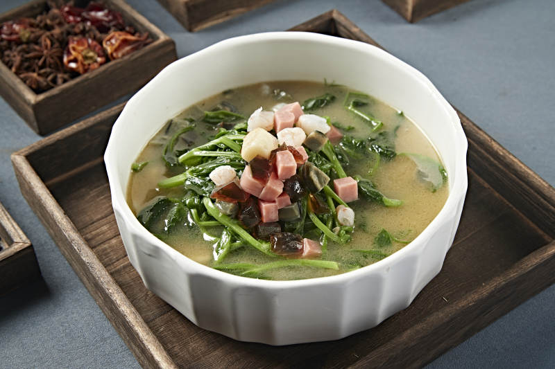 浓汤虾仁贝丁火腿皮蛋烩菠菜