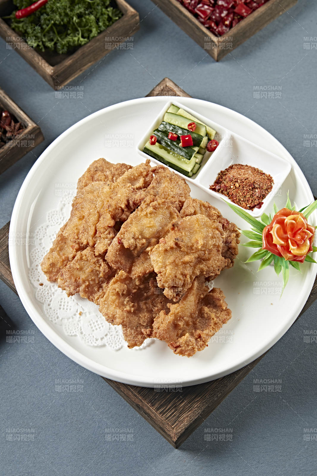 裹粉油炸豬五花肉酥肉