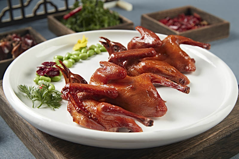 粤式脆皮烤乳鸽