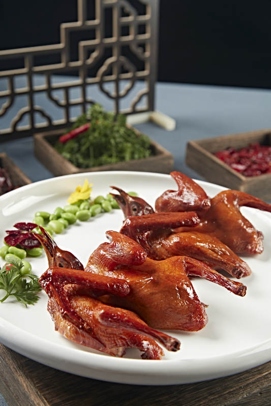 粤式脆皮烤乳鸽