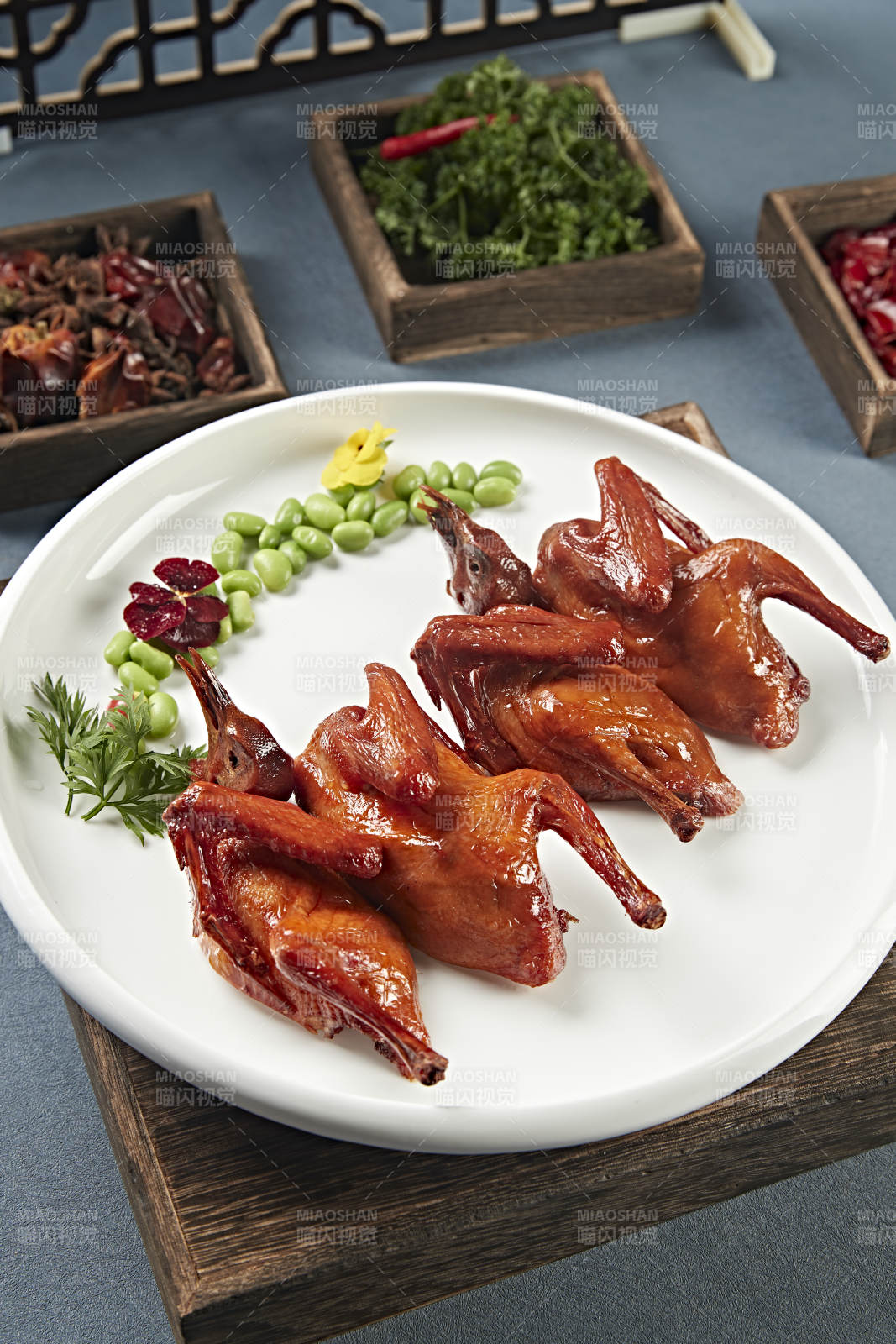 粤式脆皮烤乳鸽