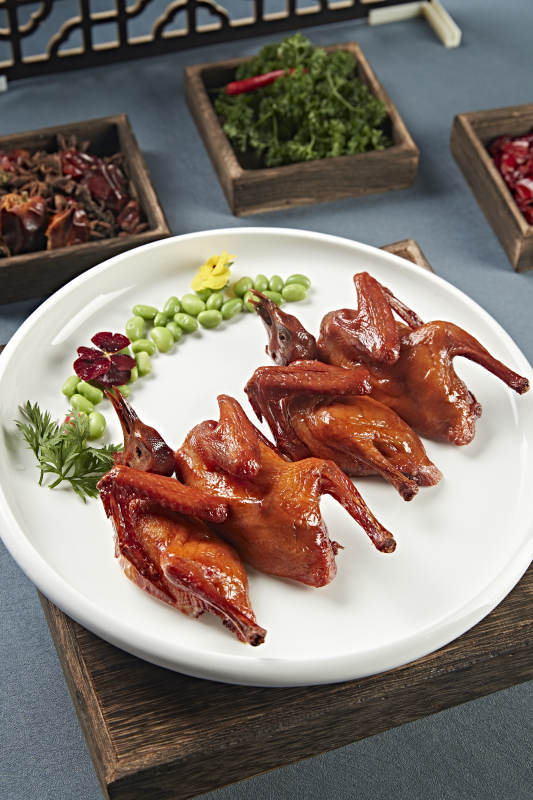 粤式脆皮烤乳鸽