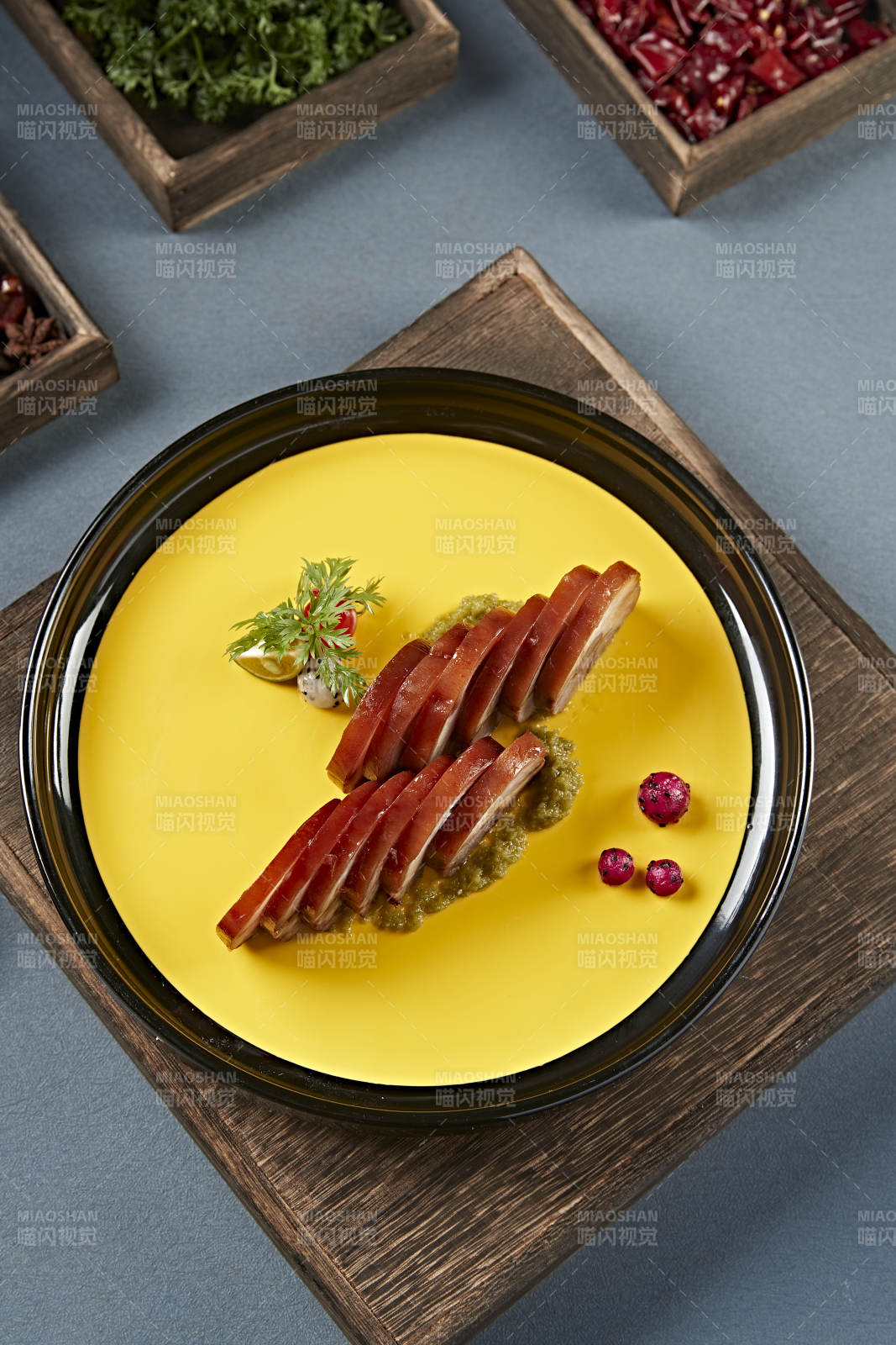 五香卤味压肘花切片佐烧椒酱