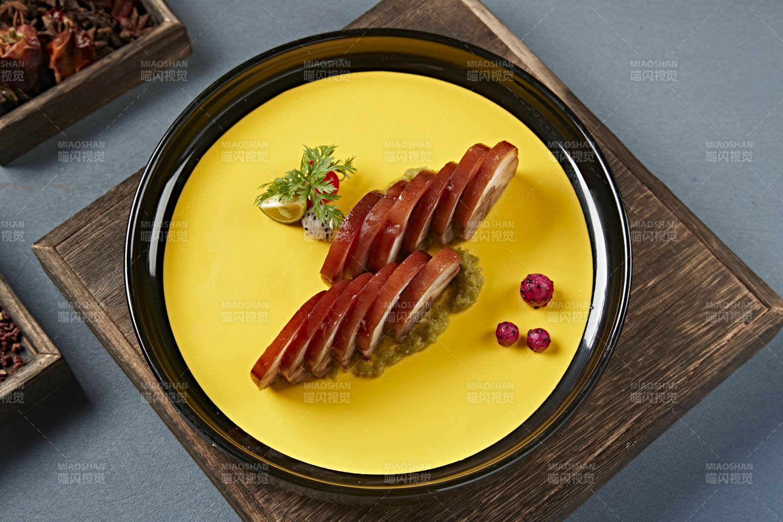 五香卤味压肘花切片佐烧椒酱