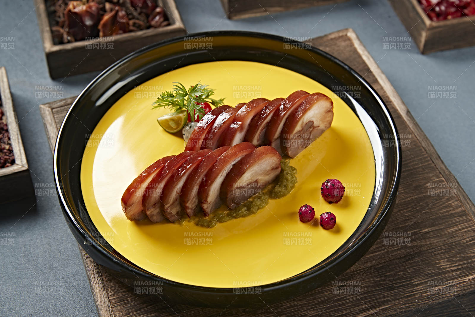 五香卤味压肘花切片佐烧椒酱