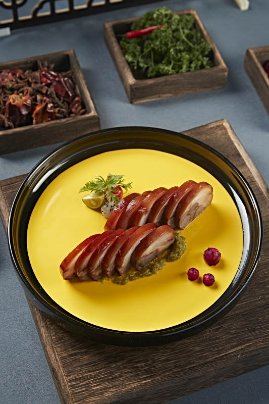 五香卤味压肘花切片佐烧椒酱