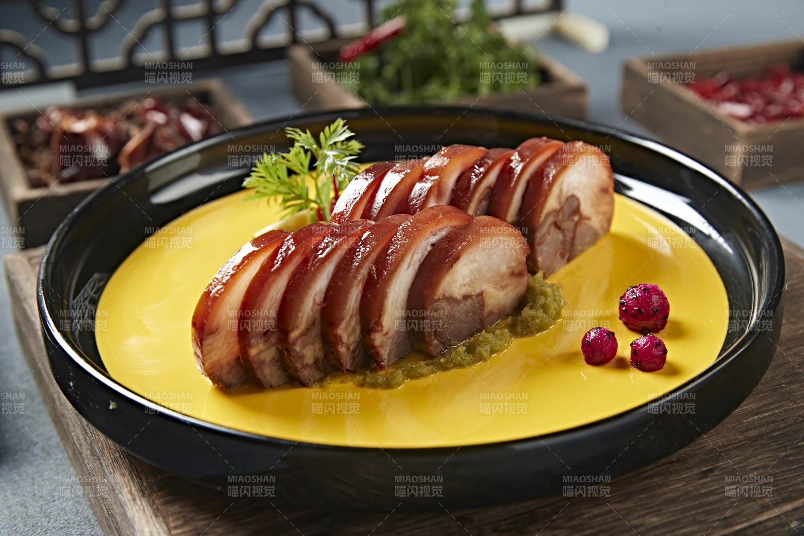 五香卤味压肘花切片佐烧椒酱