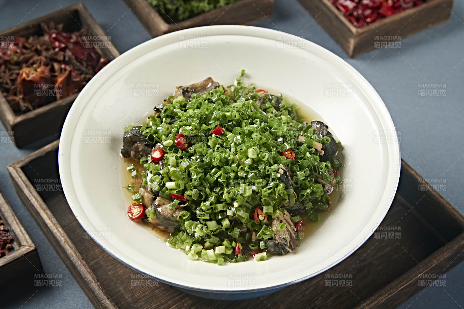 葱香米椒烧乌鸡块