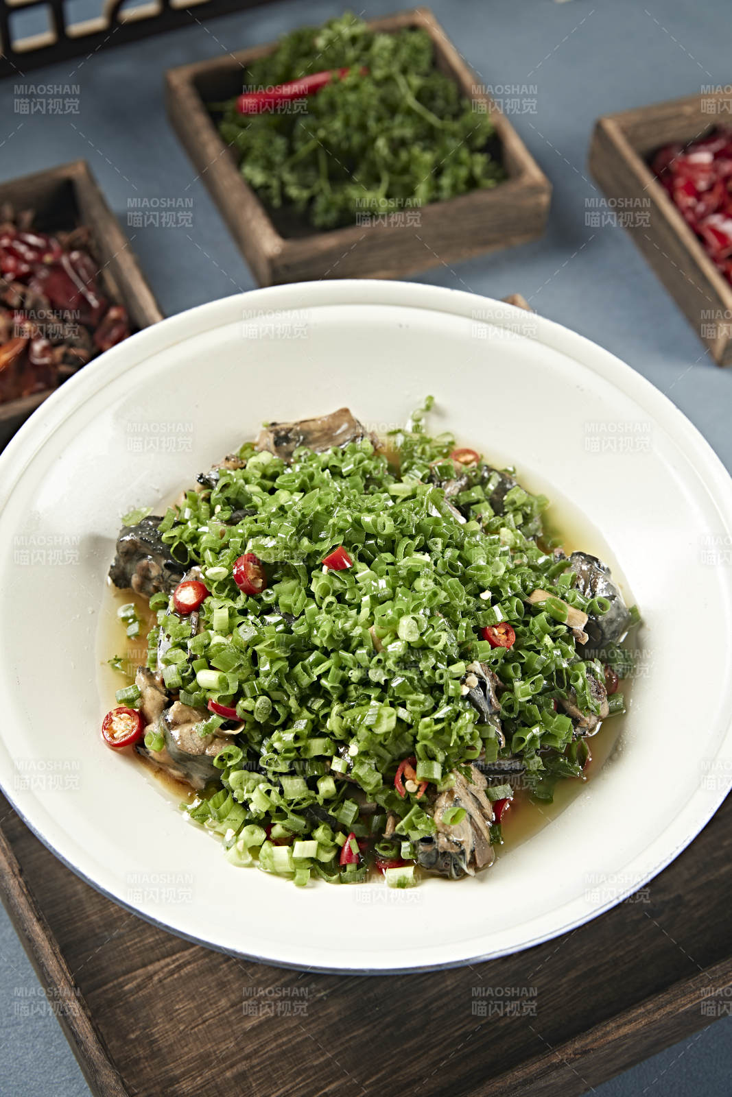 葱香米椒烧乌鸡块