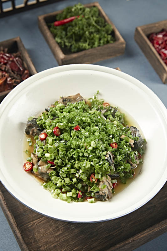 葱香米椒烧乌鸡块