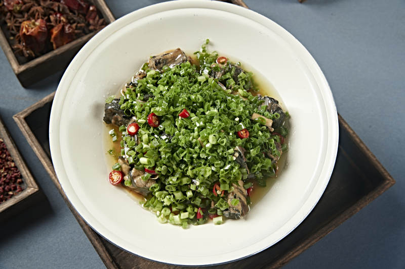 葱香米椒烧乌鸡块