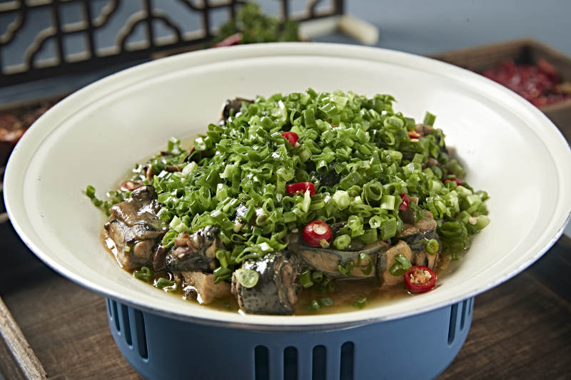 葱香米椒烧乌鸡块