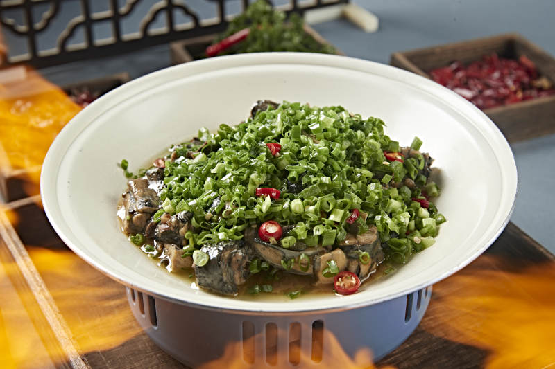 葱香米椒烧乌鸡块