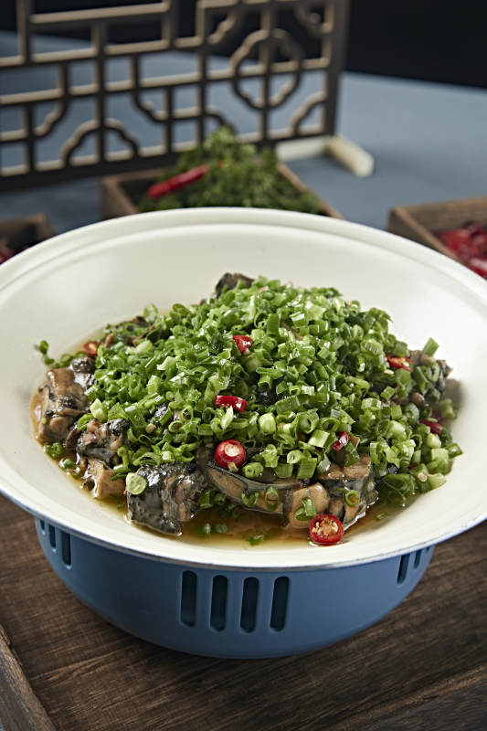 葱香米椒烧乌鸡块