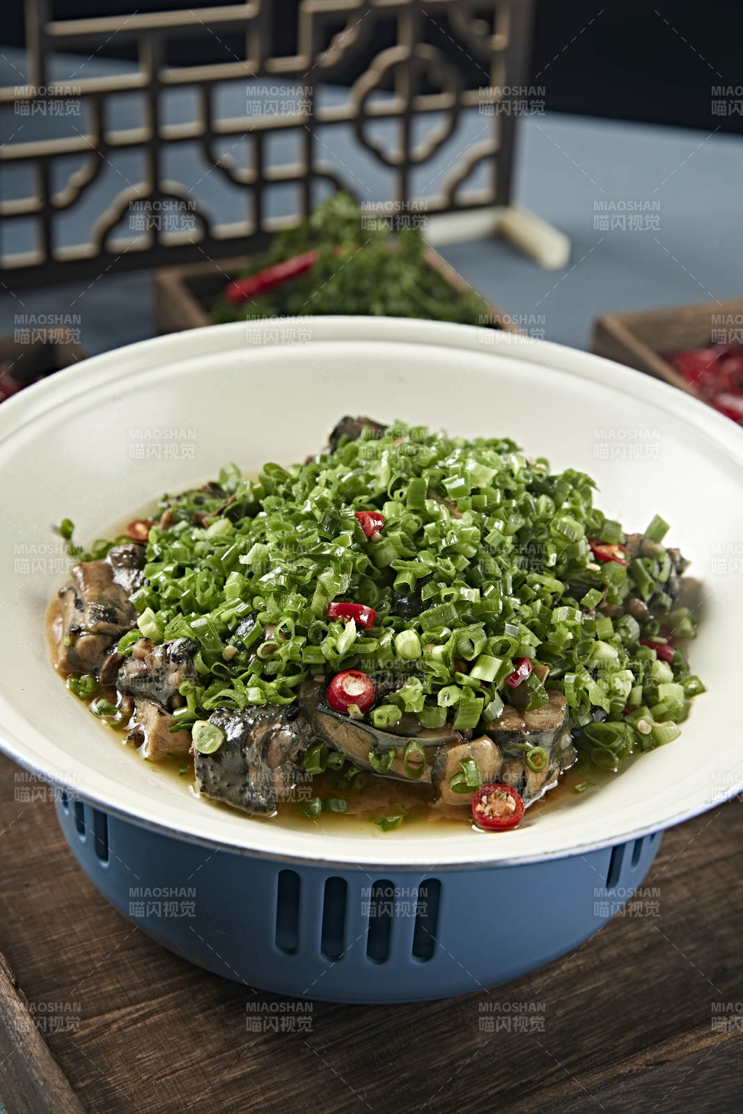 葱香米椒烧乌鸡块