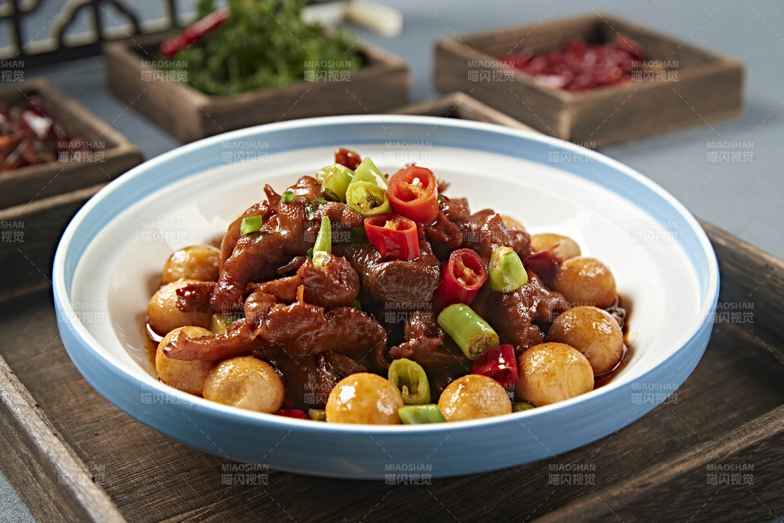 米椒香辣红烧鸡爪鹌鹑蛋