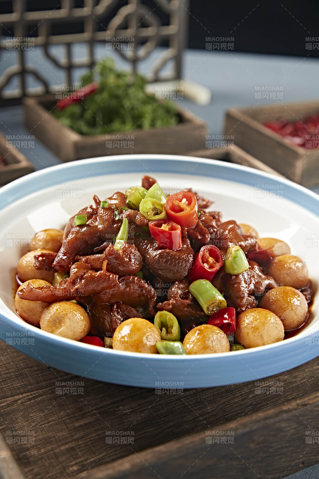 米椒香辣红烧鸡爪鹌鹑蛋