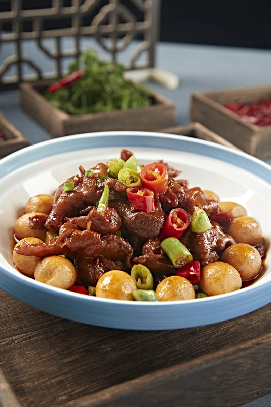 米椒香辣红烧鸡爪鹌鹑蛋