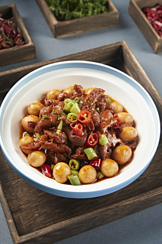 米椒香辣红烧鸡爪鹌鹑蛋