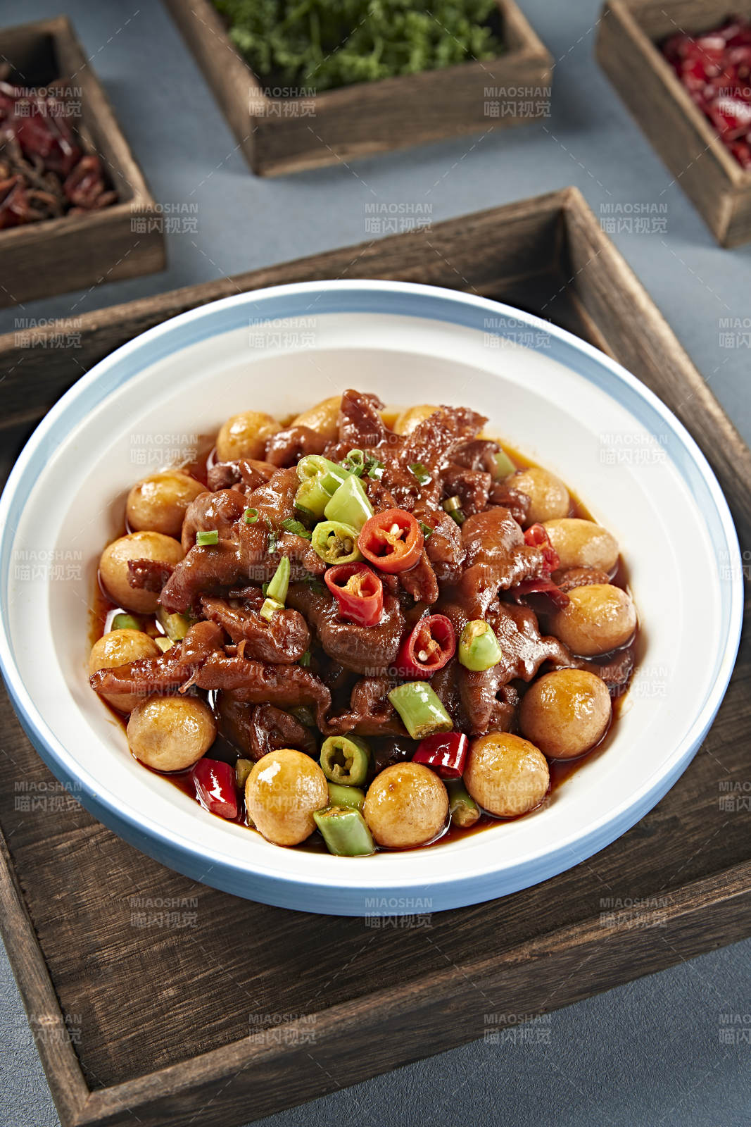 米椒香辣红烧鸡爪鹌鹑蛋
