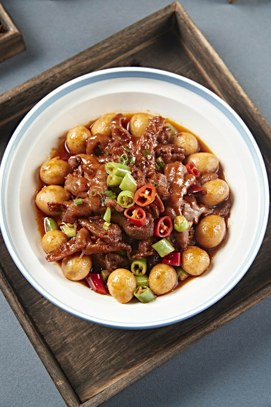 米椒香辣红烧鸡爪鹌鹑蛋