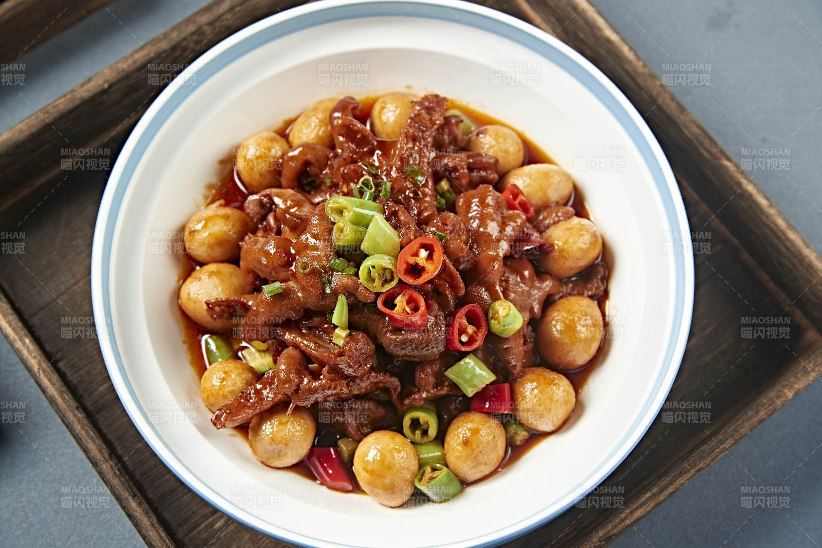 米椒香辣红烧鸡爪鹌鹑蛋