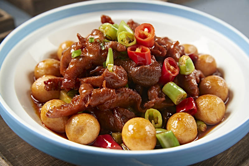 米椒香辣红烧鸡爪鹌鹑蛋