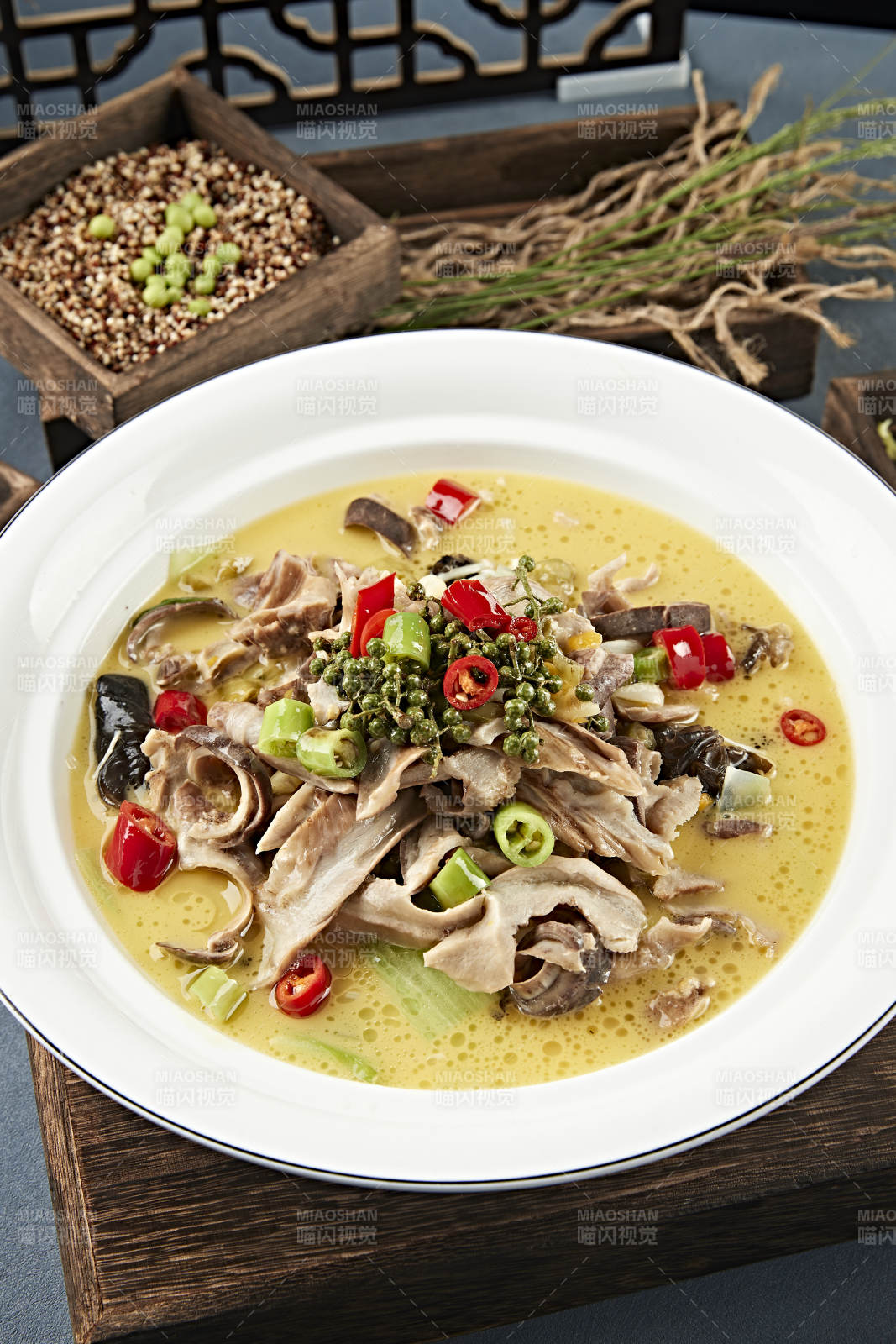 藤椒酸辣炖猪肚