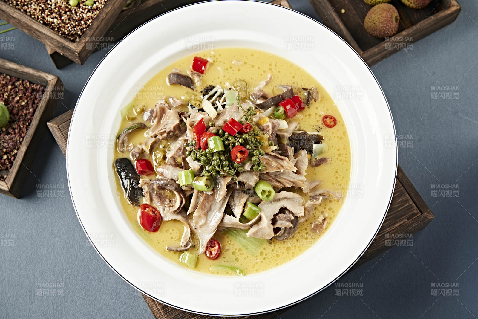 藤椒酸辣炖猪肚