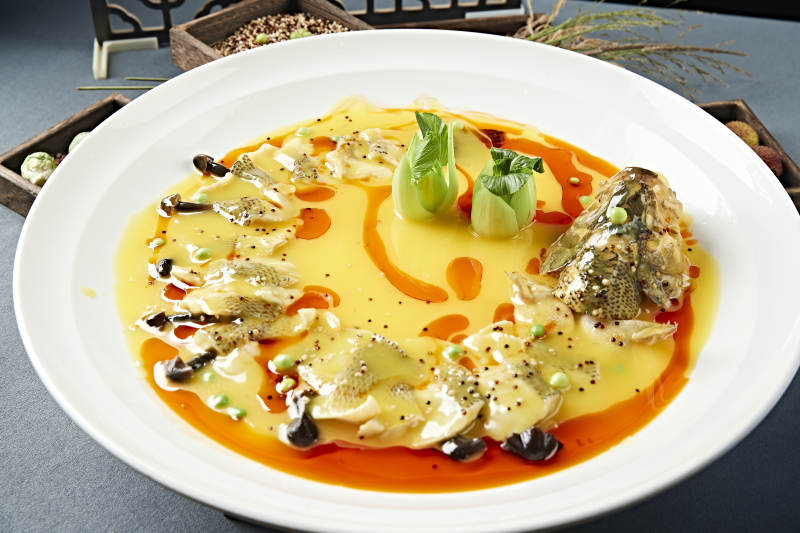 浓汤藜麦鸡枞菌蒸海鲈鱼