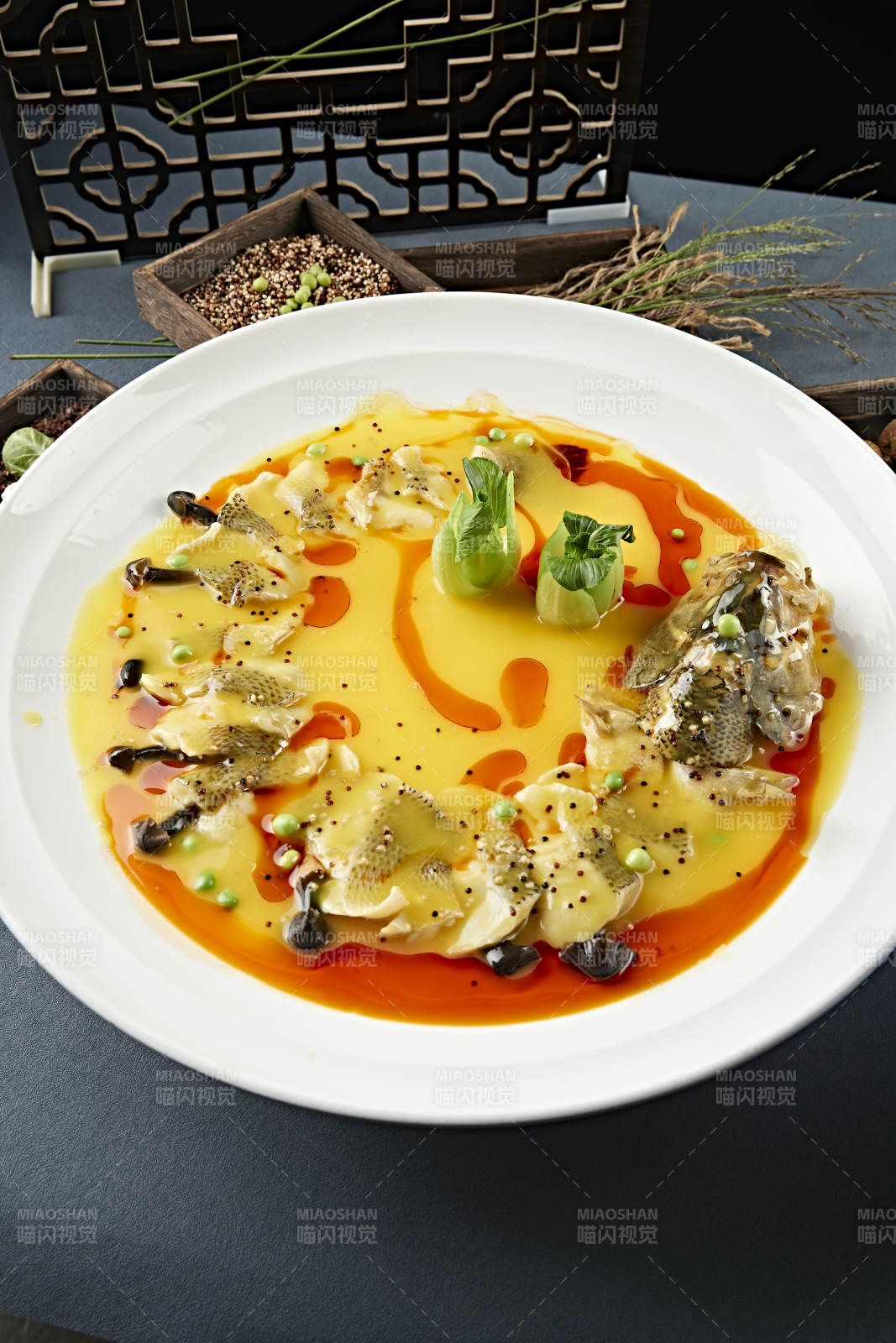 浓汤藜麦鸡枞菌蒸海鲈鱼