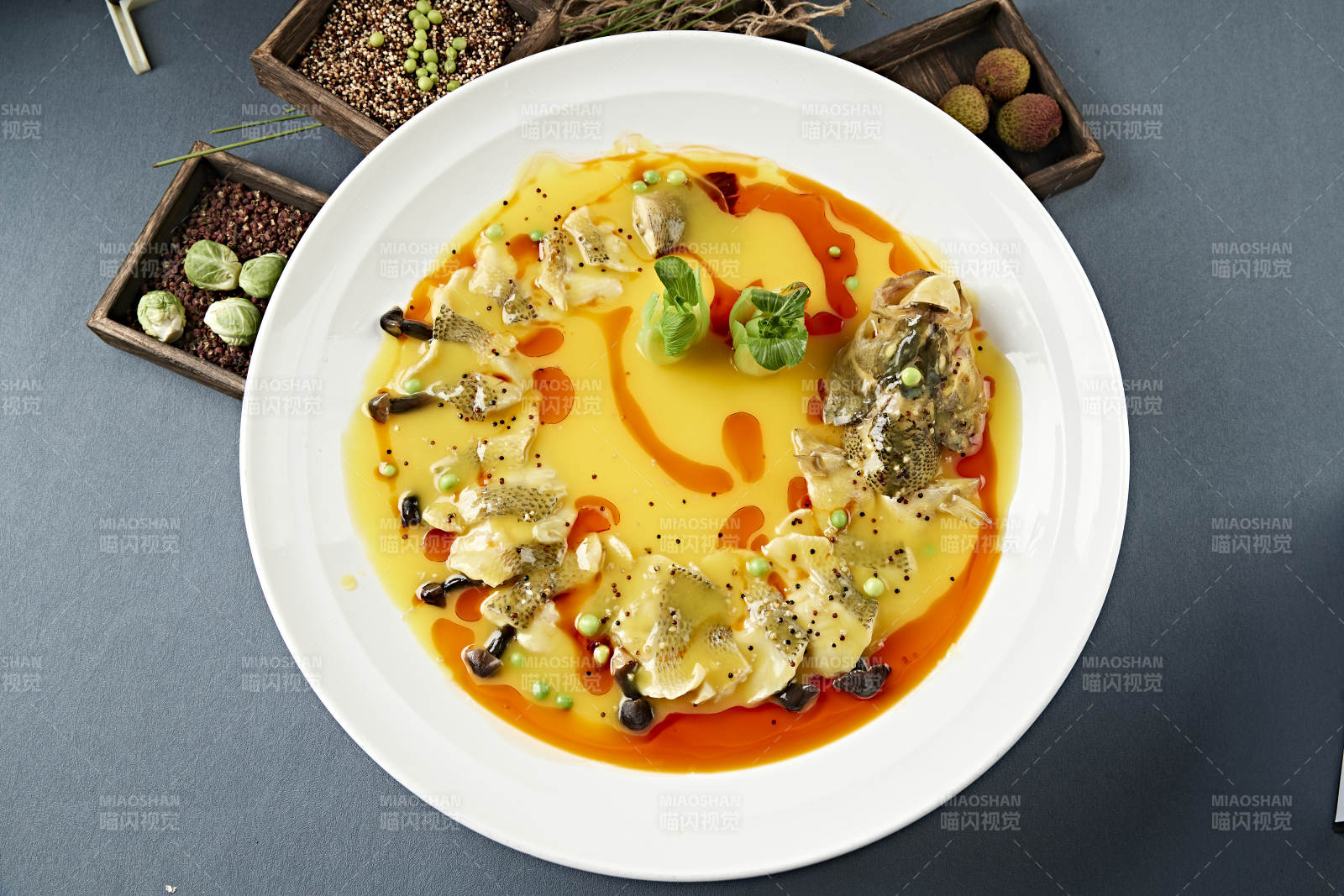 浓汤藜麦鸡枞菌蒸海鲈鱼