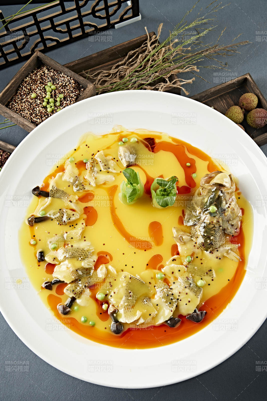 浓汤藜麦鸡枞菌蒸海鲈鱼