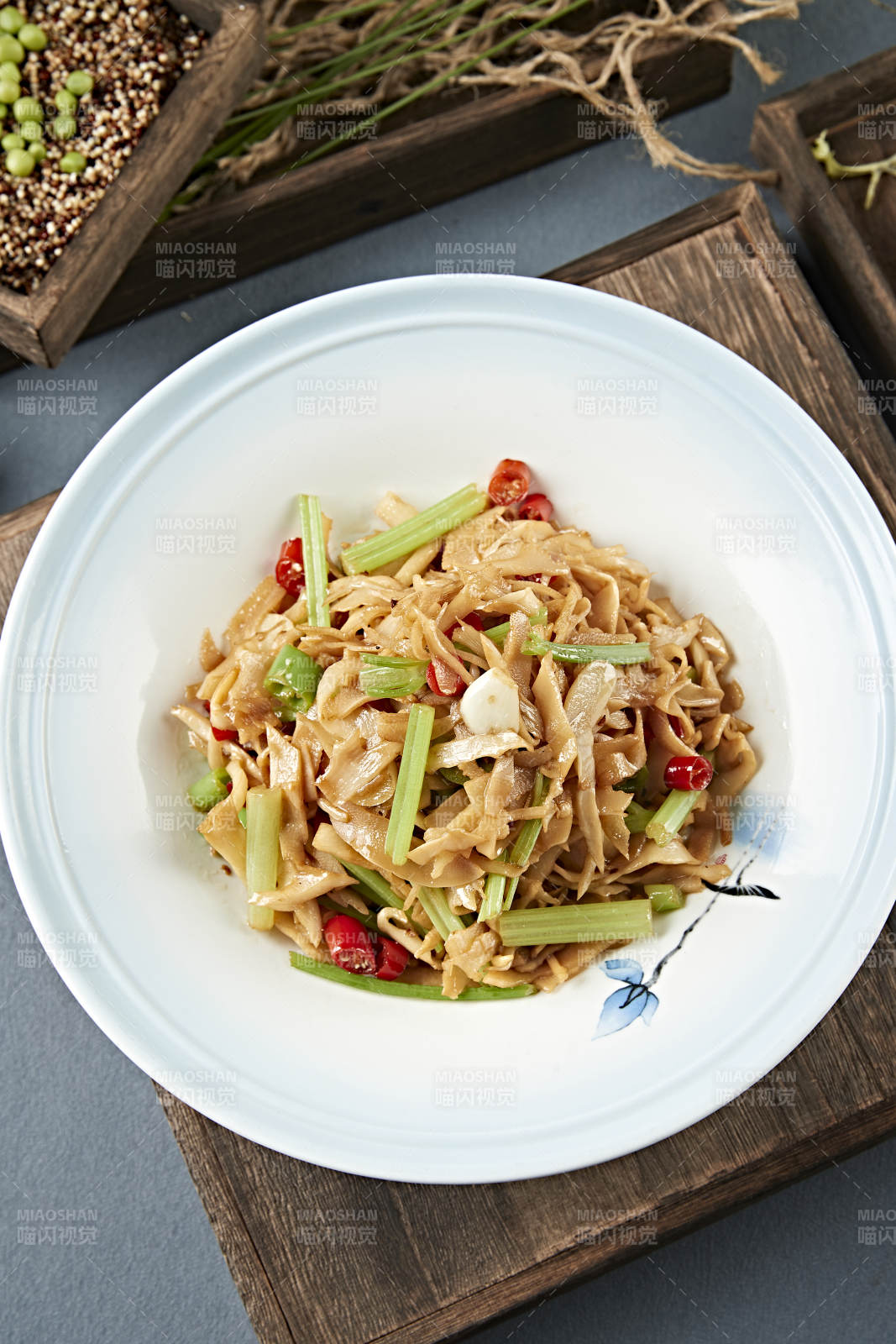 蒜子米椒西芹小炒脆筍