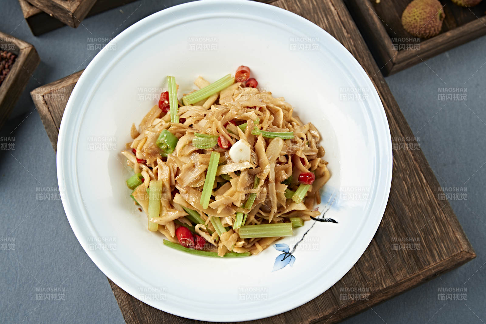 蒜子米椒西芹小炒脆筍