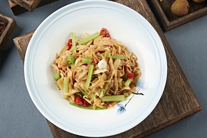 蒜子米椒西芹小炒脆筍