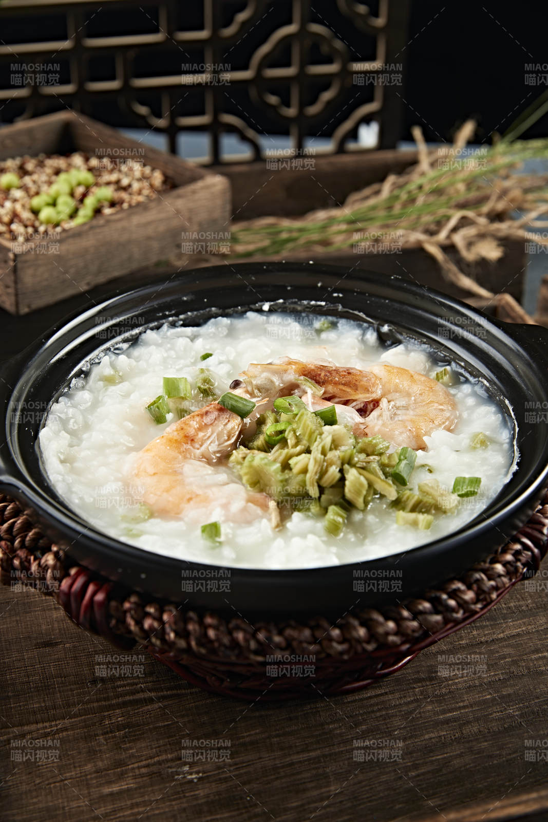 砂锅鲜虾生滚白粥海鲜粥图片