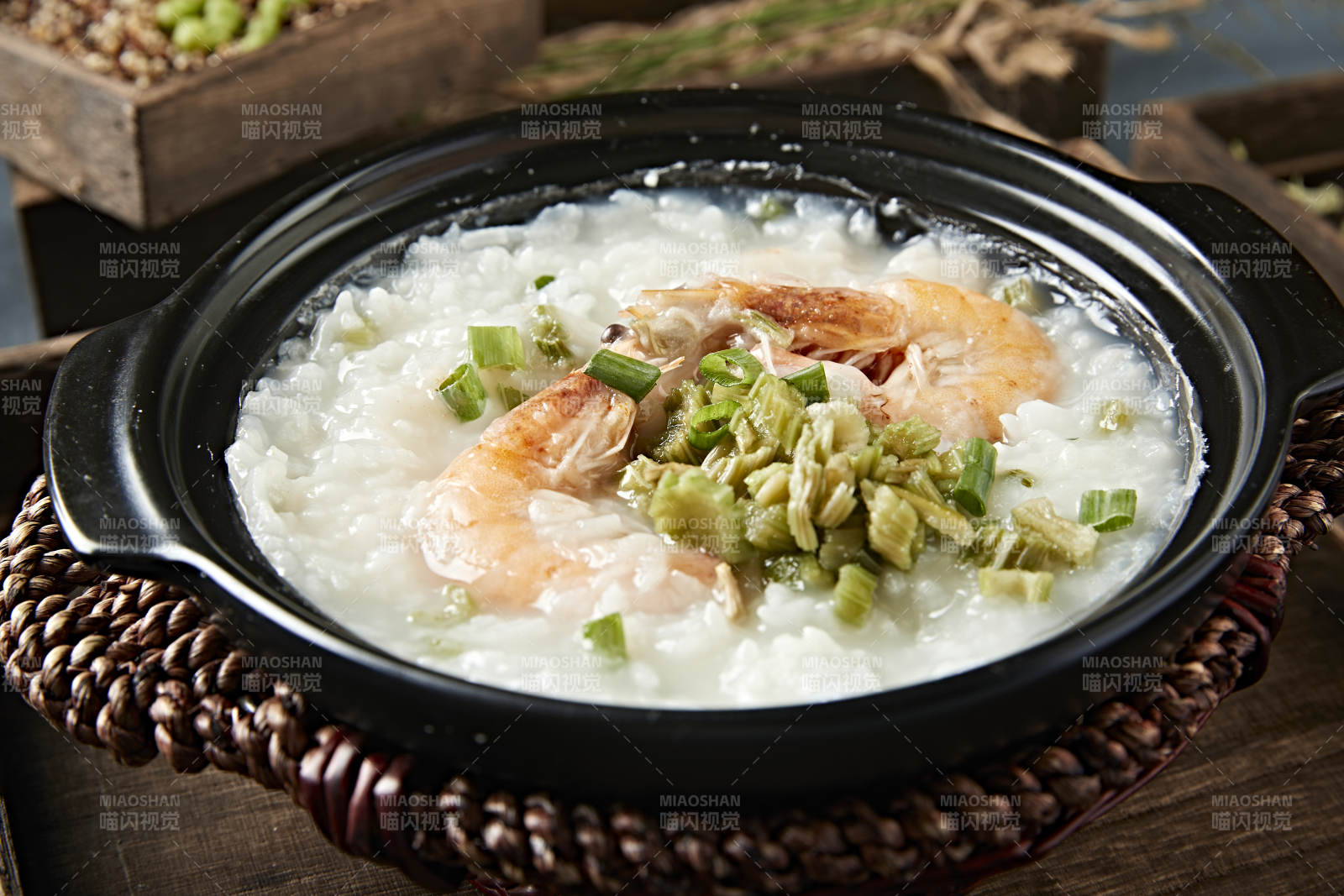 砂锅鲜虾生滚白粥海鲜粥图片