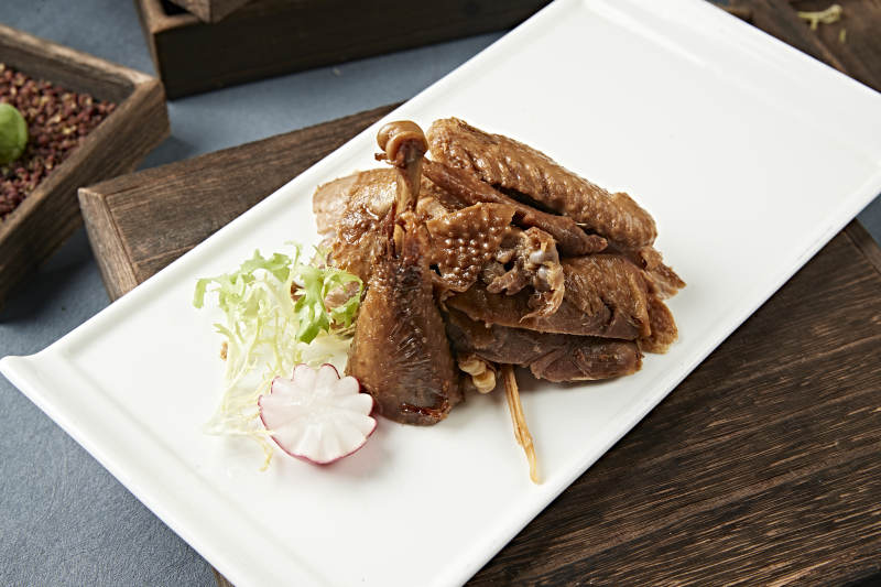 半只美味酱香鸡