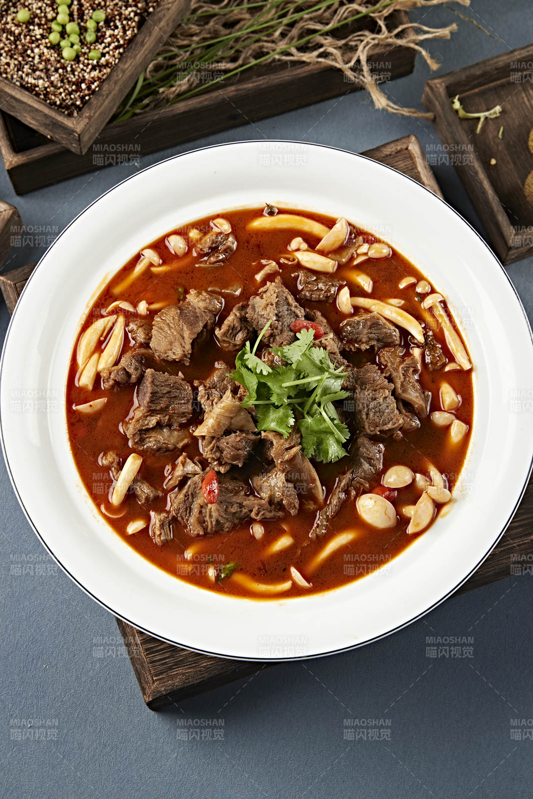 番茄汤海鲜菇炖牛腩