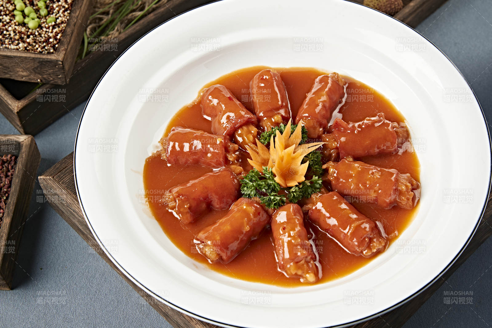 澆汁培根金針菇卷